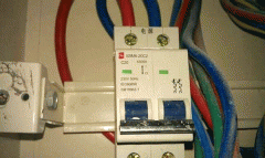 高壓電機(jī)漏電保護(hù)裝置是造成西安西瑪電機(jī)頻繁燒毀的原因。