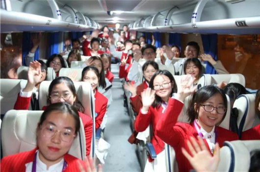 他們還是首次見滑環(huán)電機(jī)到凌晨的大學(xué)校園