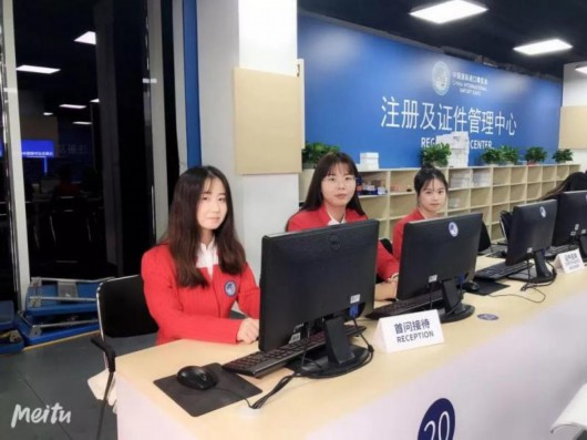 他們還是首次見滑環(huán)電機(jī)到凌晨的大學(xué)校園
